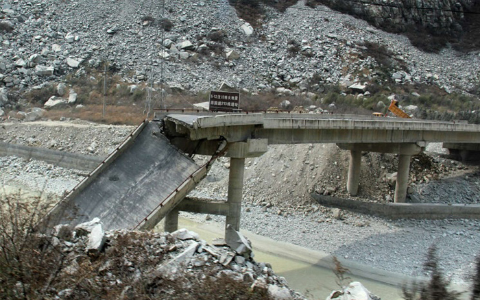 一、地震对桥梁破坏的主要形式