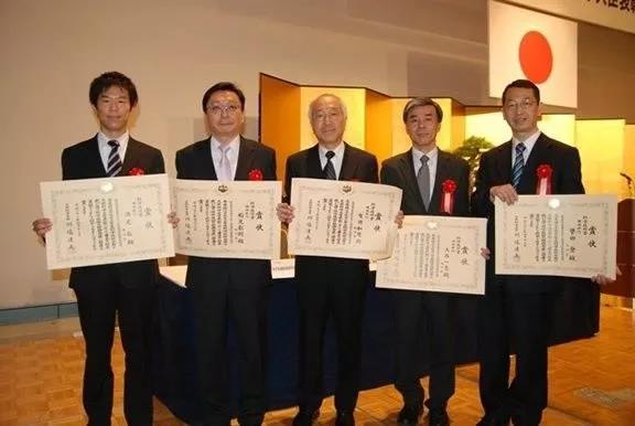 上图左起第四位就是日本住友金属工业株式会社技术负责人大西一志。