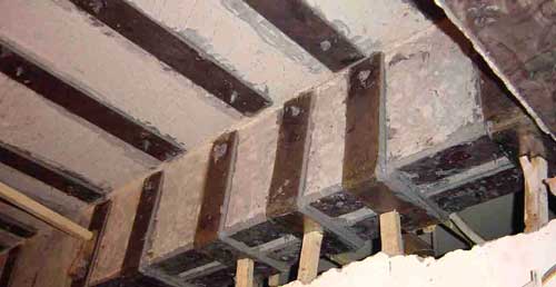 采用粘贴钢板加固梁柱时应符合哪些要求？