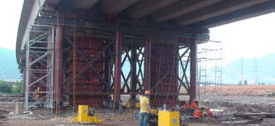 桥梁顶升加固采取不中断交通的施工工艺