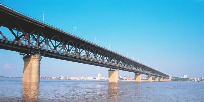 长江大桥维修一周内将完工