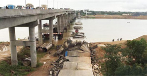 揭秘江西泰和大桥坍塌原因  仅28年变危桥