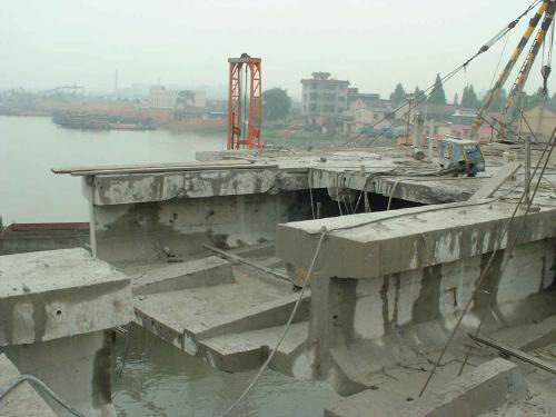 预应力碳纤维板T型梁桥修复
