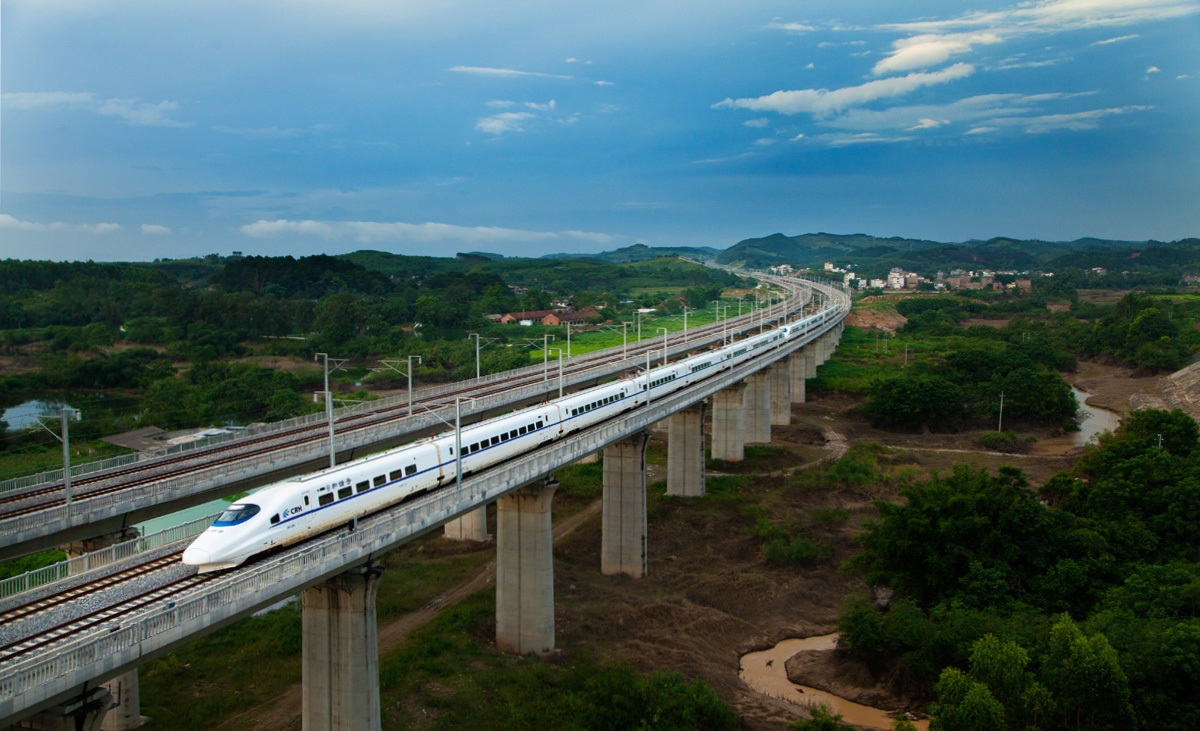 我国高铁列车车体已用到高分子复合材料