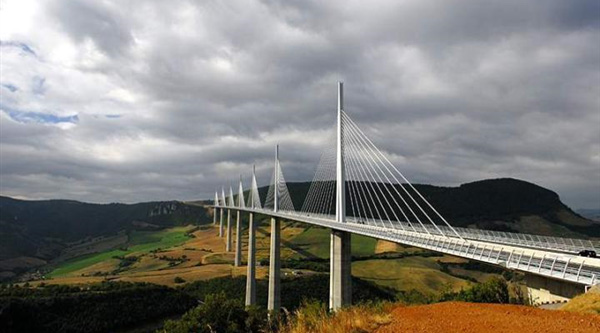 最高：法国米洛大桥