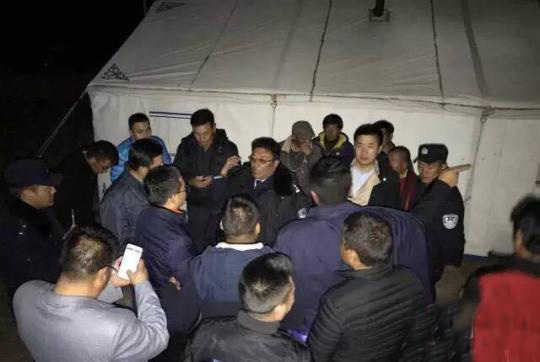 联合工作组抵达震中多加村后了解相关情况 联合工作组抵达震中多加村后了解相关情况