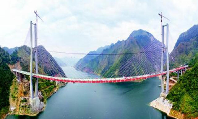 世界首座非对称混合式叠合梁斜拉桥成功合龙！