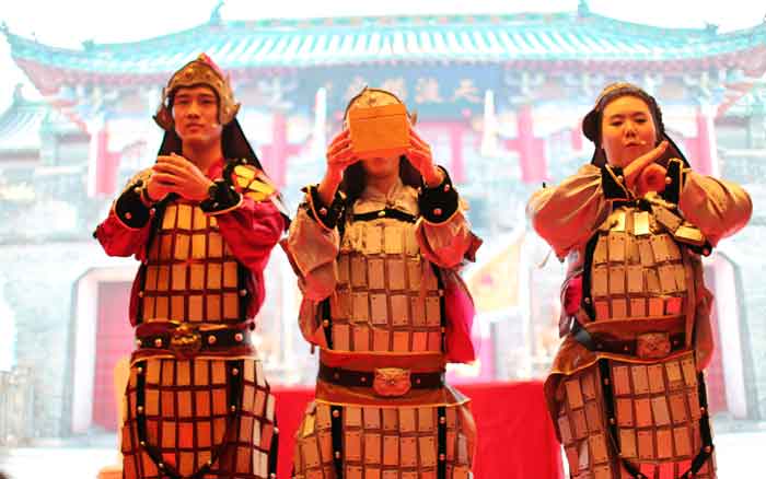 保家卫国的巾帼将士