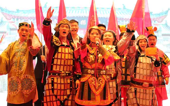 风舞狂沙，血溅夕阳，战鼓震天敲响