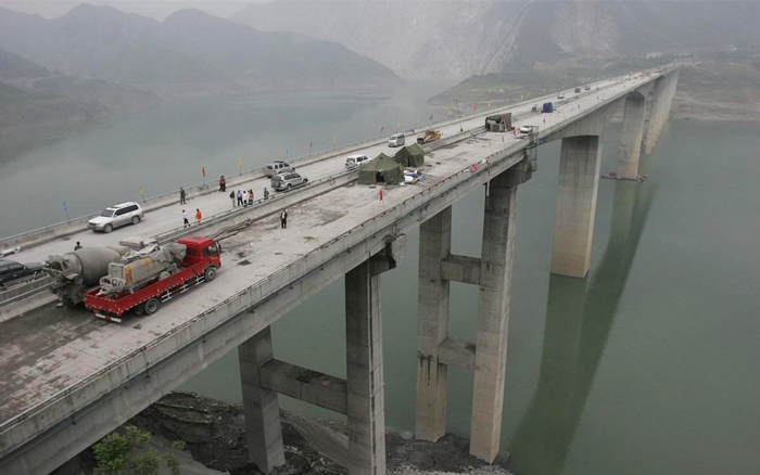 地震来袭，桥梁受损如何加固？