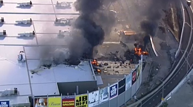 澳飞机撞击商场 澳飞机撞击商场