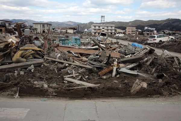六年前的地震，让日本最大渔港变成了一个大垃圾场