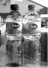 康师傅纯净水,居然还有康师妹纯净水,看来还应该有康师弟 