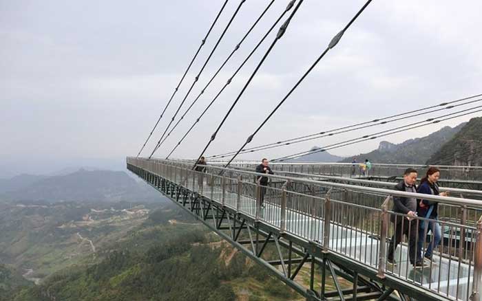 类似斜拉桥 类似斜拉桥