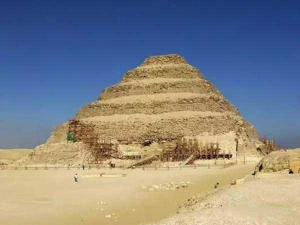 阶梯金字塔(左塞尔金字塔) 阶梯金字塔(左塞尔金字塔)