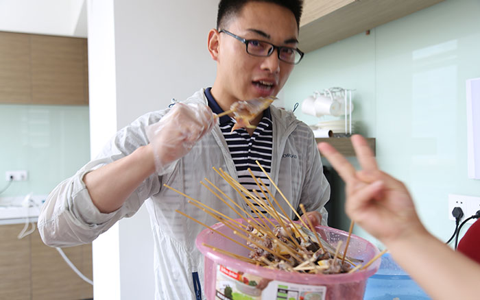 大哥，迫不及待，您是要生吞吗？