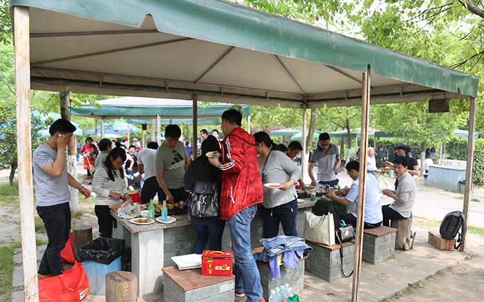 夏日宴，绿酒一杯歌一遍。