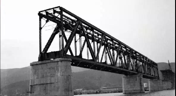 1937年9月26日，大桥建成通车