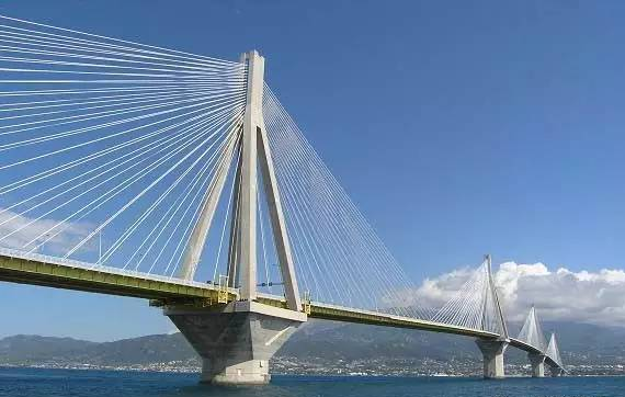 这座不起眼的希腊大桥，竟然将减隔震用到了极致！