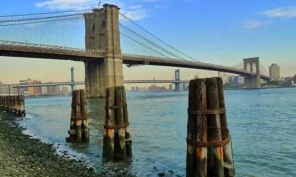 布鲁克林大桥（486m，1883，美国）