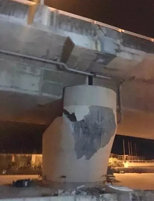 震后受损的桥梁