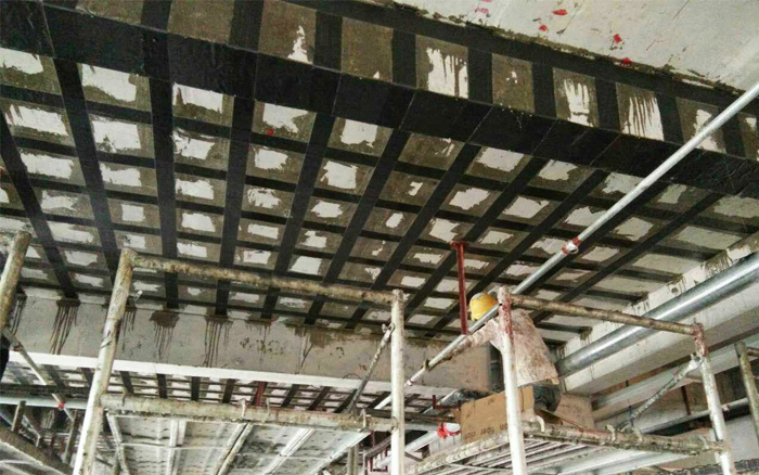 CFRP在混凝土梁加固中的应用 CFRP在混凝土梁加固中的应用