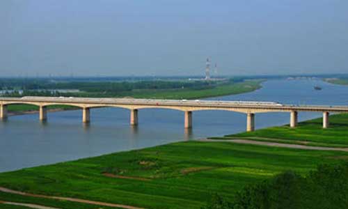 现在的<font color="red">桥梁加固</font>是怎么进行操作的