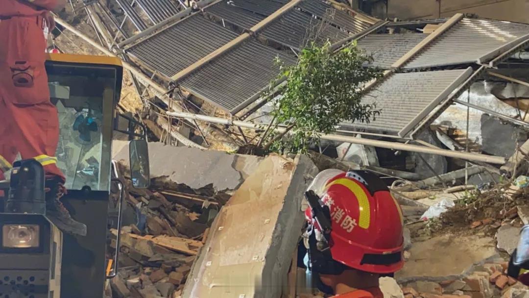 苏州酒店坍塌最新情况：8人遇难，仍有9名人员失联！