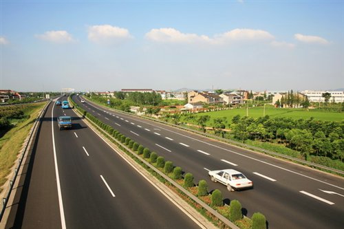 内蒙公路改扩建工程，植筋胶应用国庆节前顺利通车