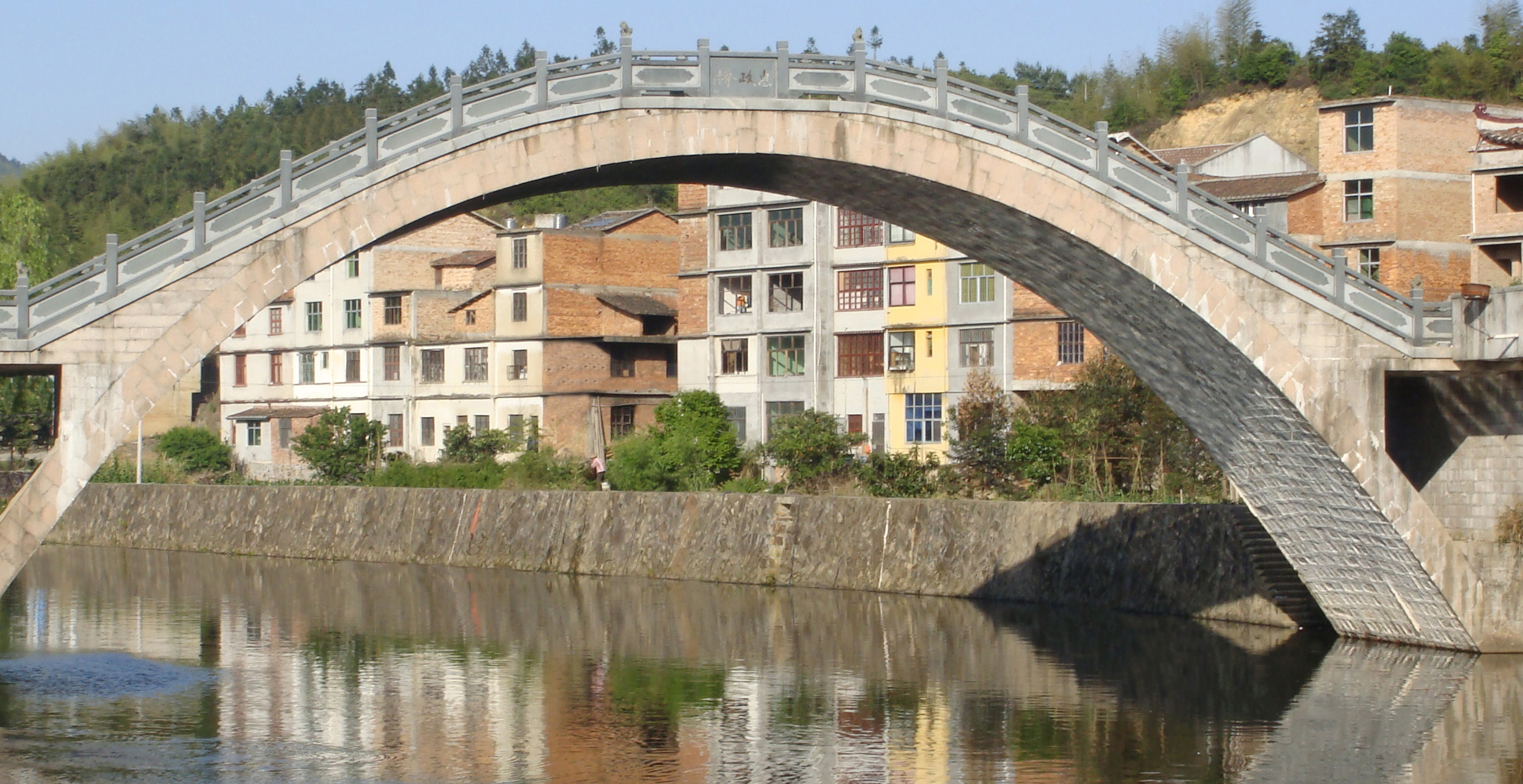 体外预应力加固旧桥的方法和结构组成