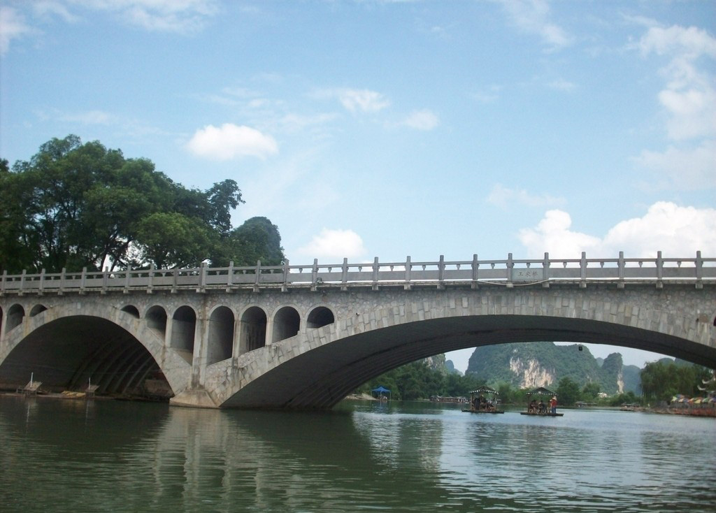 钢筋<font color="red">混凝土</font>下套拱法加固石拱桥技术