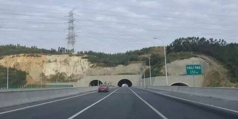 浅谈小净距隧道开挖施工 浅谈小净距隧道开挖施工