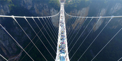 薄如蝉翼，震撼十足！张家界玻璃桥让钢筋<font color="red">混凝土</font>桥梁怎么活？