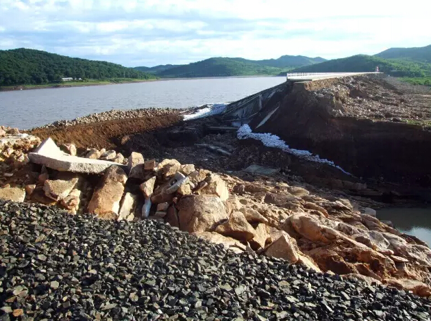 当水利工程爱上<font color="red">碳纤维布加固</font>