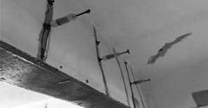 没有<font color="red">注浆</font>机怎么把灌缝胶灌注到裂缝里呢？