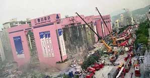 韩国和平时代惨烈伤亡事故，三丰百货为何秒塌为平地？