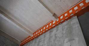 大梁裂缝粘钢加固