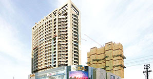 某广场粘贴<font color="red">碳纤维布加固</font>