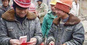 人社部：农民工工资必须“月薪制”，而且全覆盖！