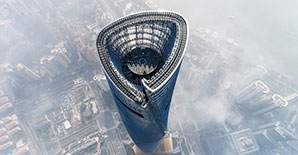 台风地震中，为啥摩天大楼反而比一般建筑更安全？