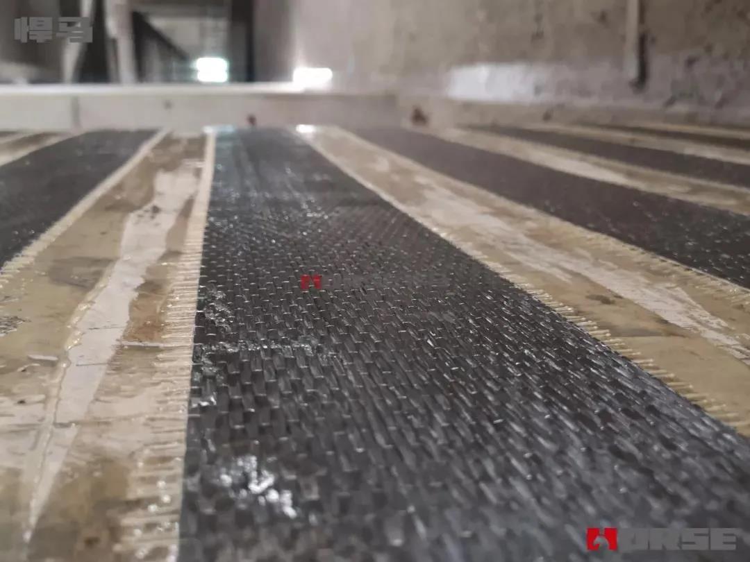 碳纤维布在混凝土建筑结构上加固应该如何施工呢