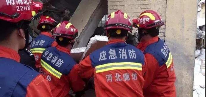 老人被压,牲畜被埋!北方遇特大暴雪,引发<font color="red">房屋倒塌</font>! 老人被压,牲畜被埋!北方遇特大暴雪,引发<font color="red">房屋倒塌</font>!