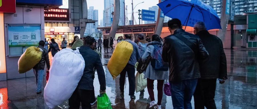 全国多地发布建筑业清退令，60岁以上农民工何去何从？