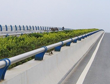 高速公路桥梁护栏安装