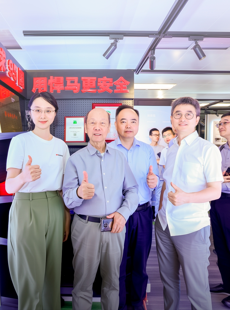 "江欢成院士莅临悍马展位！华东院、悍马强强联合，技术展示厅盛大揭幕"