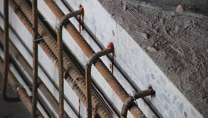 使用钢筋胶前如何判断<font color="red">混凝土</font>的质量？